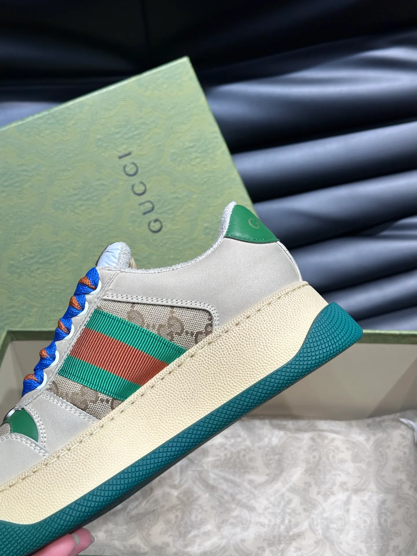 Men's men's shoes 💰p480 "GUCC*" Screener series 👫 Couple style GG thick-soled sneakers, the Screener series is inspired by the classic sneakers of the 1970s, cleverly incorporating the retro Gucci logo, two-color waterproof platform soles, and 5CM thick soles to enhance the aura, conveying the new design concept that a single product should be permanently accompanied by the passage of time, creating a retro distressed effect, decorated with metal double G oval enamel details! High-quality, versatile classic items, highly recommended. Size female 35-39, male 38-44